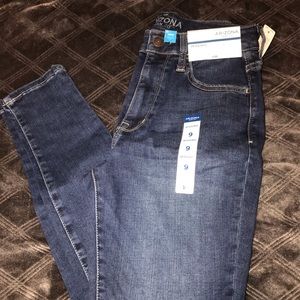 NWT-Arizona hi-rise jegging size 9